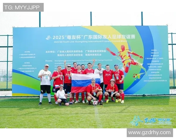 波兰足球巨星化身激情解说员带来绿茵赛场全新视角体验